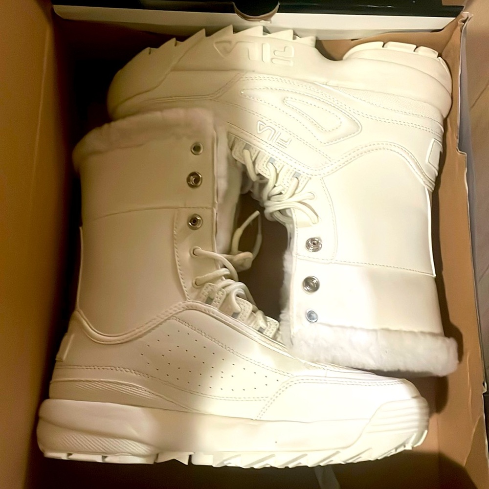 Fila Disruptor Shearling Boots - Women's Size 9 - 5HM00559-125- New in box